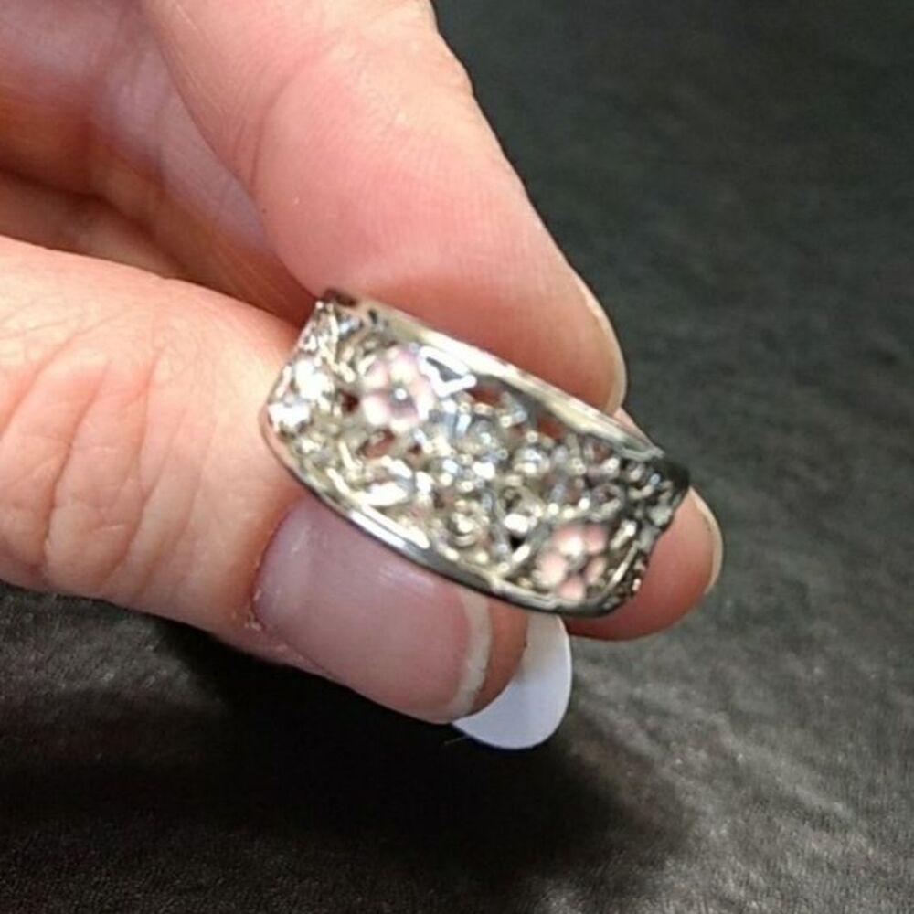 Silver tone pink and white flower ring size 6